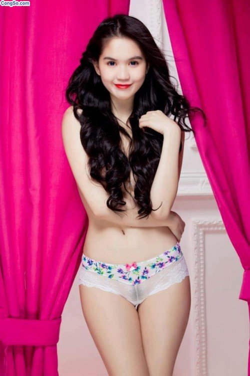 Ngọc Trinh lộ hàng phản cảm trong ảnh bán nude
