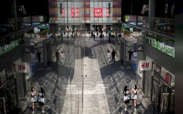 Chiến lược giúp Uniqlo dễ dàng vượt bão Covid-19: 'Lấy lòng' được đất nước tỷ dân, khiến một người sẵn sàng dùng từ sơ mi, áo phông đến cả đôi tất