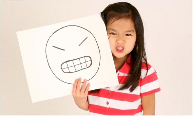 Bố mẹ EQ thấp âm thầm 'hủy hoại' con trẻ