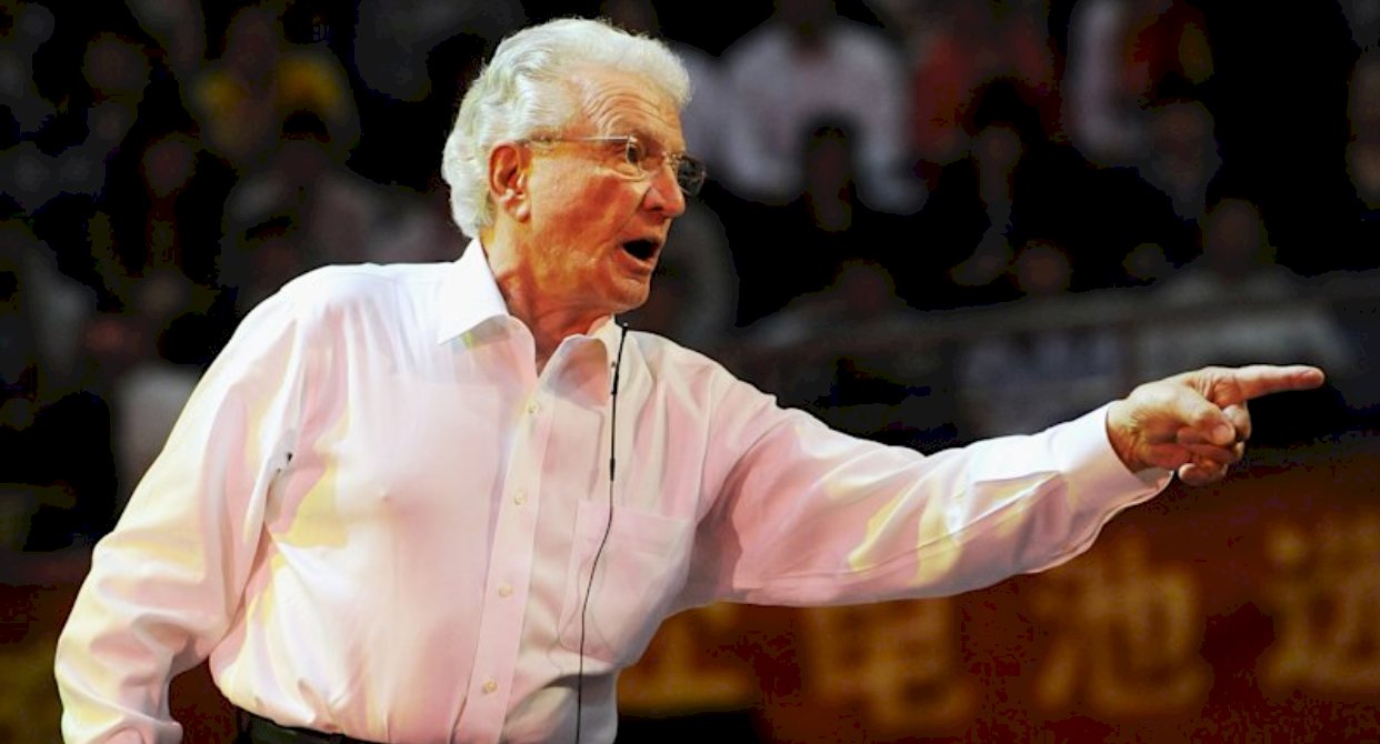 Nhân viên bán hàng số 1 thế giới tiết lộ tâm pháp của một người thành công: Hãy mỉm cười và bớt phàn nàn