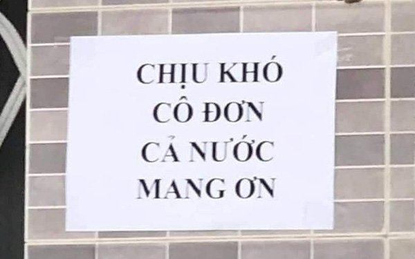 Những chiếc bảng thông báo hạn chế gặp nhau 'cực mặn' khiến ai cũng thấy giãn cách nhẹ nhàng hơn rất nhiều