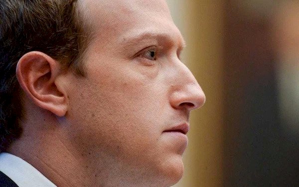 Mark Zuckerberg thừa nhận Facebook không bao giờ hết tin giả