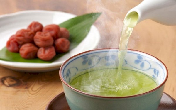 5 loại nước sẽ hóa thành 'độc tố' khi uống chung với thuốc, làm mất tác dụng điều trị khiến bệnh mãi chẳng khỏi