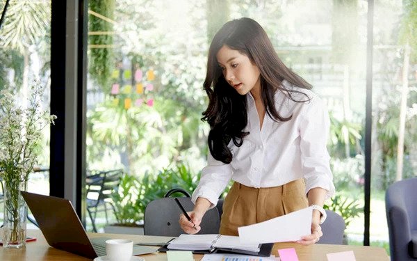 Cử nhân 'than' lương bằng 1/3 cô bán bún bò: Bằng đại học có giá trị gì?