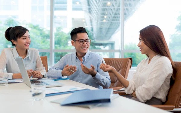  Người giao tiếp chuyên nghiệp sẽ không sử dụng 6 cụm từ sau