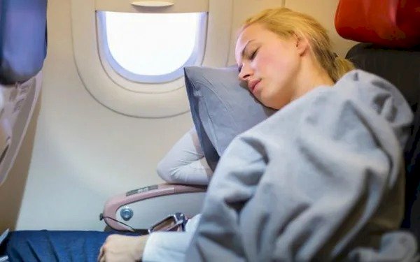 Cảnh báo đi máy bay đừng tự ý đổi chỗ ngồi, đừng mặc quần đùi áo ngắn: Rủi ro nguy hiểm khôn lường!