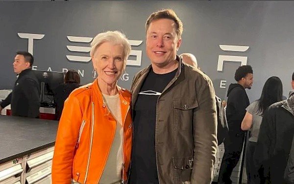  Tỷ phú Elon Musk từng nhút nhát, ngại giao tiếp nhưng mẹ ông vẫn biết con trai là thiên tài nhờ 1 chi tiết nhỏ