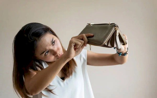5 thói quen mua sắm khiến 'nghèo vẫn hoàn nghèo'