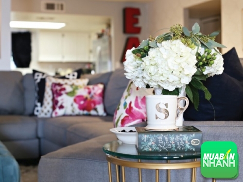 Cách chọn bình hoa phù hợp cho phòng khách