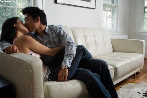 Bố chồng 'bắt sống' con dâu ngoại tình