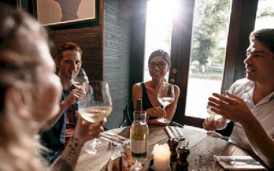 Trào lưu nghỉ hưu trước tuổi 30: Quyết định 'cool, ngầu' hay lối sống buông xuôi, không màng vật chất của người trẻ?