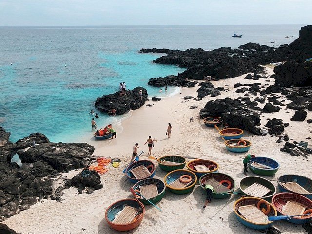 Vẻ đẹp yên bình của bãi Thúng trên đảo Bé – Lý Sơn