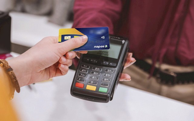 Từ ngày 31/12 thẻ từ ATM sẽ được thay thế hoàn toàn: Đây là những điều cần lưu ý khi sử dụng thẻ ATM gắn chip!