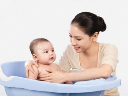 Cách giúp trẻ sơ sinh tránh bệnh ngoài da