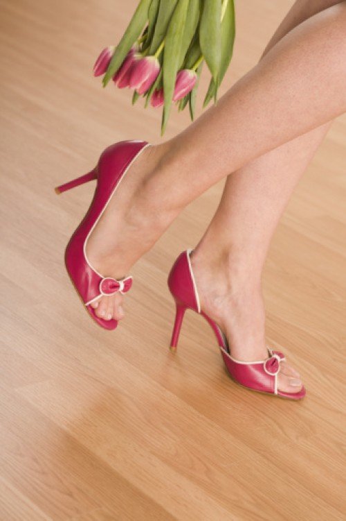 Làm sao chân không bị đau khi đi giày cao gót?